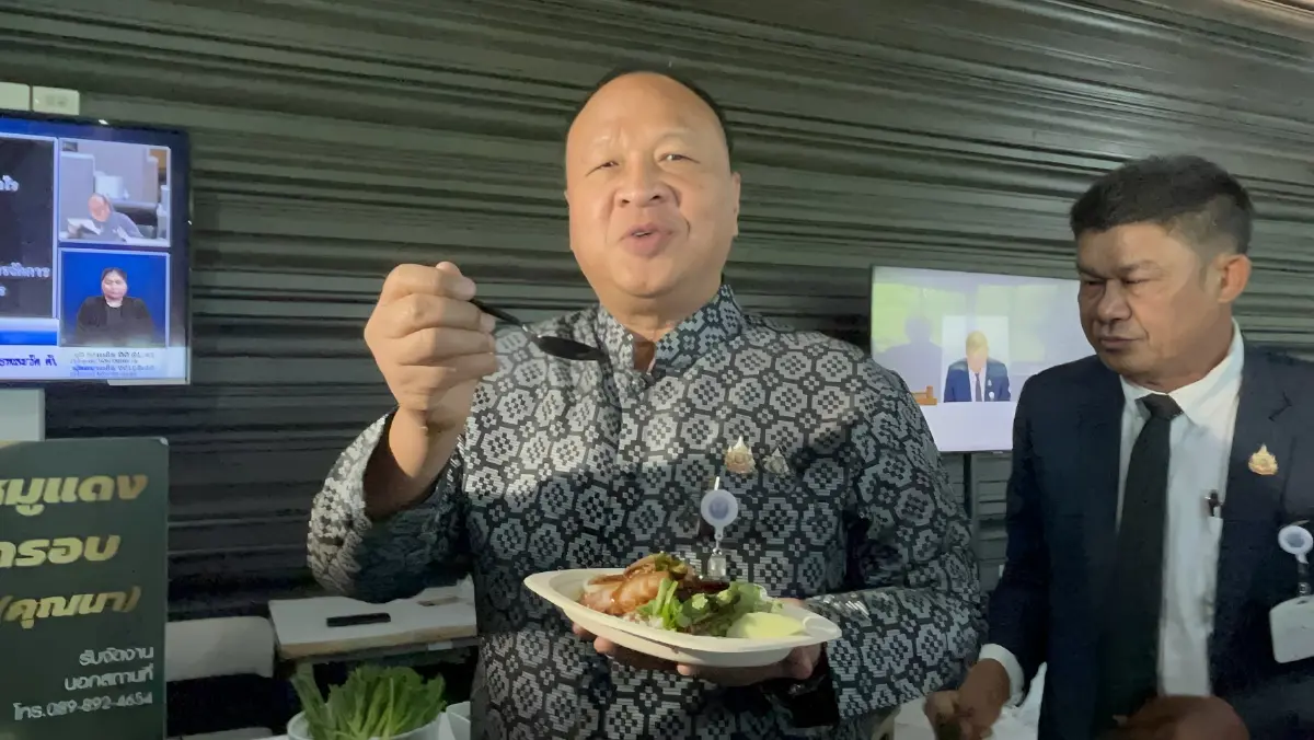 "บิ๊กเกรียง" นำร่อง สว. จ่ายเงินซื้อข้าวเองวันแรก! ลั่น "หมูแดงอร่อยจังฮู้" มั่นใจช่วยชาติประหยัดงบ