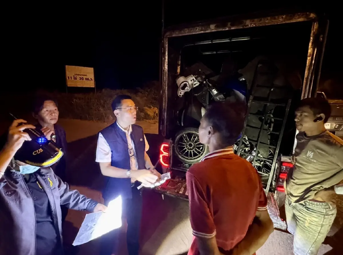 “ศุลกากรช่องจอม” ไล่ล่าแก๊งตู้ทึบ ซุก จยย. หวั่นลักในไทยส่งกัมพูชา