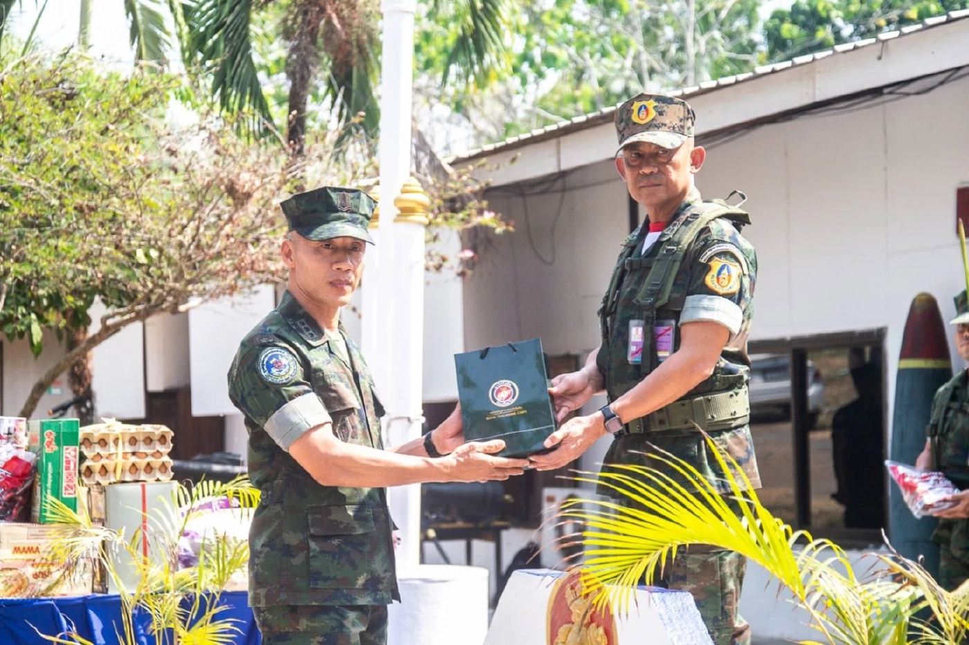 ผบ.กปช.จต. เจอกับ “ผู้การธรรมนูญ” แล้ว ขณะ ลงพื้นที่ชายแดนตราด