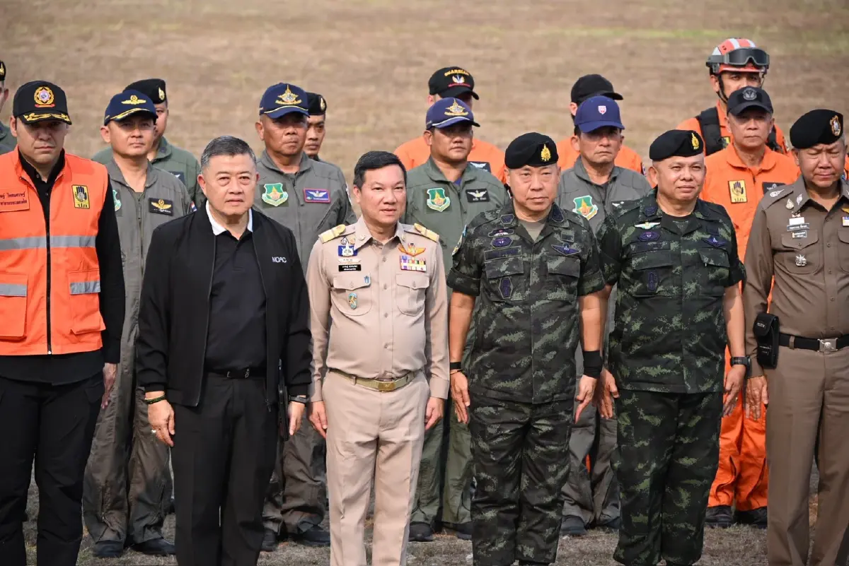 พร้อมลุย! "อนุทิน" ตรวจ "ฮ.ดับไฟป่า-รถวัดฝุ่น PM2.5 เคลื่อนที่"  คืนอากาศดีให้คนภาคเหนือ!