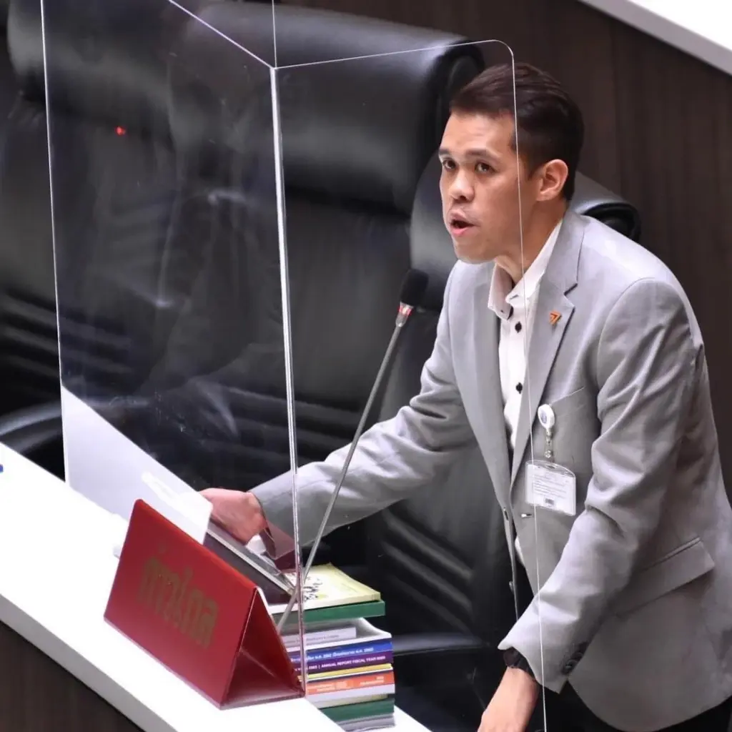 "ปชน." จ่อรวมชื่อ 140 สส. ฝ่ายค้าน ร้องศาลฎีกาสอบ ป.ป.ช. หลังมติอุ้ม "ศักดิ์สยาม" คดีซุกหุ้น ขัดแย้งศาล รธน.