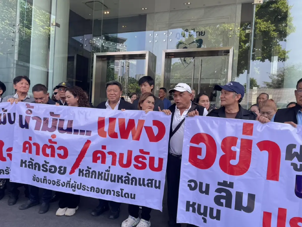 สมาคมรถทัวร์เดือด บุกจี้ “อนุทิน” ปรับค่าโดยสารสู้น้ำมันแพง ขู่หยุดวิ่งทั้งประเทศ