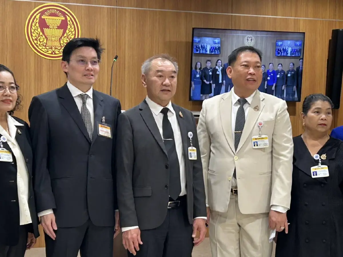 สว.ยันข่าวปลอม "ชงเลิกบัตรทอง 30 บาท" จ่อเอาผิดคนปล่อยข่าว