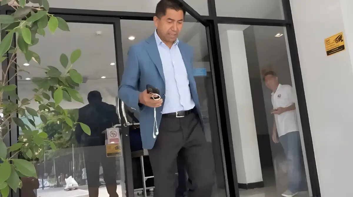 มาตามนัด! "บิ๊กโจ๊ก" เข้าพบพนักงานสอบสวน ปัดตอบสื่ออ้าง แจ้งความเอาผิด "อดีตลูกน้อง"