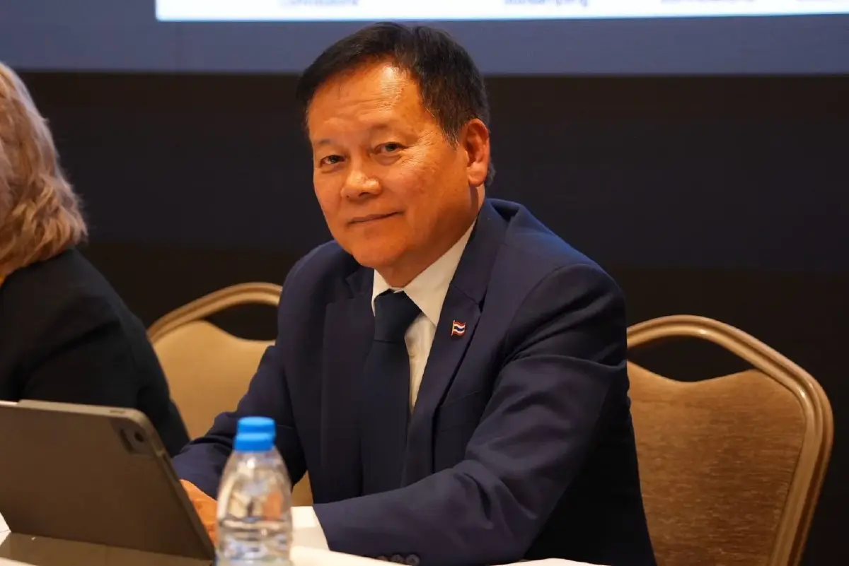 นพดล อินนา คณะกรรมาธิการ(กมธ.)วิสามัญพิจารณาศึกษาข้อดีข้อเสียการยกเลิก MOU 43 และ MOU 44 เพื่อแก้ไขปัญหาชายแดนไทย-กัมพูชา วุฒิสภา 