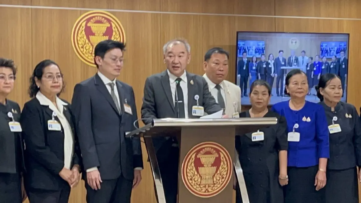 สว.ยันข่าวปลอม "ชงเลิกบัตรทอง 30 บาท" จ่อเอาผิดคนปล่อยข่าว