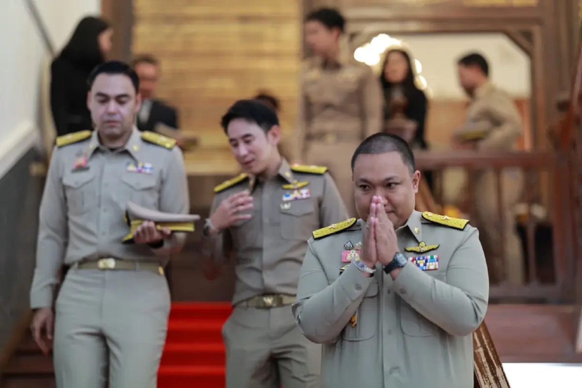 "อนุทิน" แบ่งงาน "3 รมช.ลูกเทพ" การันตีโปรไฟล์ สั่งงานวันนี้ต้องเสร็จวานซืน บอกไม่มีกระดาษวัด KPI ถ้าล้าก็ไปพัก