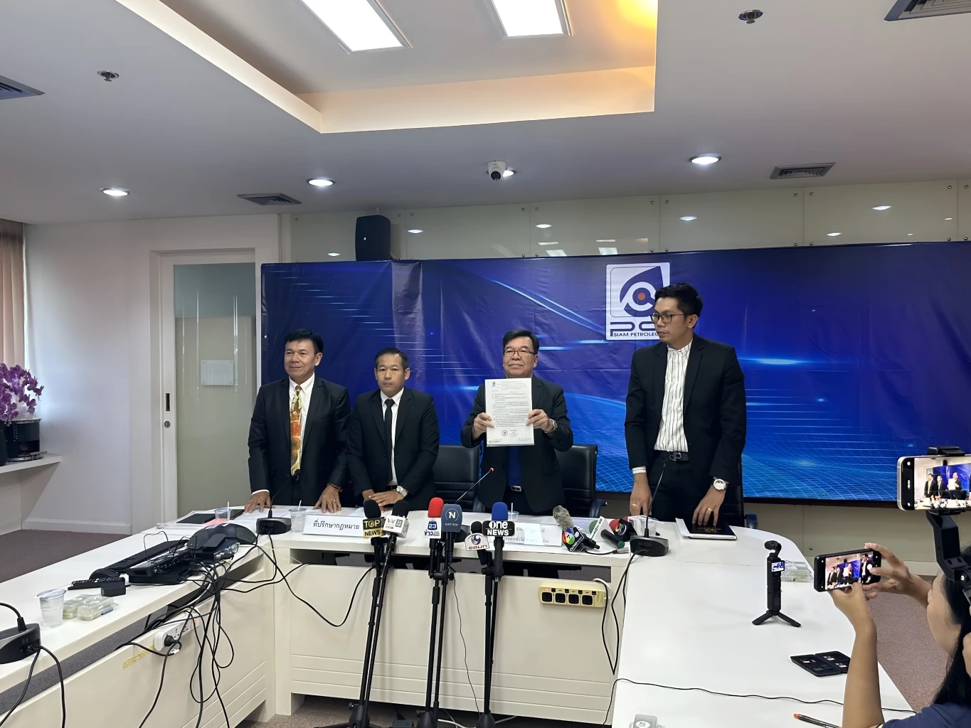 โต้กักตุนน้ำมัน! ยันโปร่งใส 100% "พี.ซี.สยามปิโตรเลียม" แจงสต็อก 2 ล้านลิตร (มีคลิป)