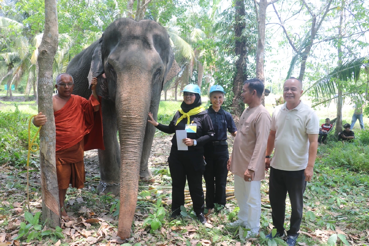 ผู้ว่าฯ ปัตตานี เข้าเยี่ยม “ท่านเวาะห์” พระเลี้ยงช้าง สัญลักษณ์สันติสุข