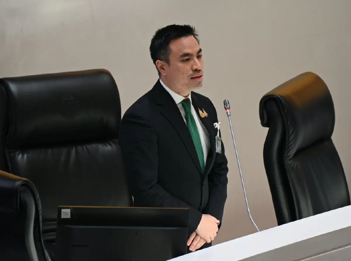 นายเอกนัฏ พร้อมพันธุ์ รัฐมนตรีว่าการกระทรวงพลังงาน