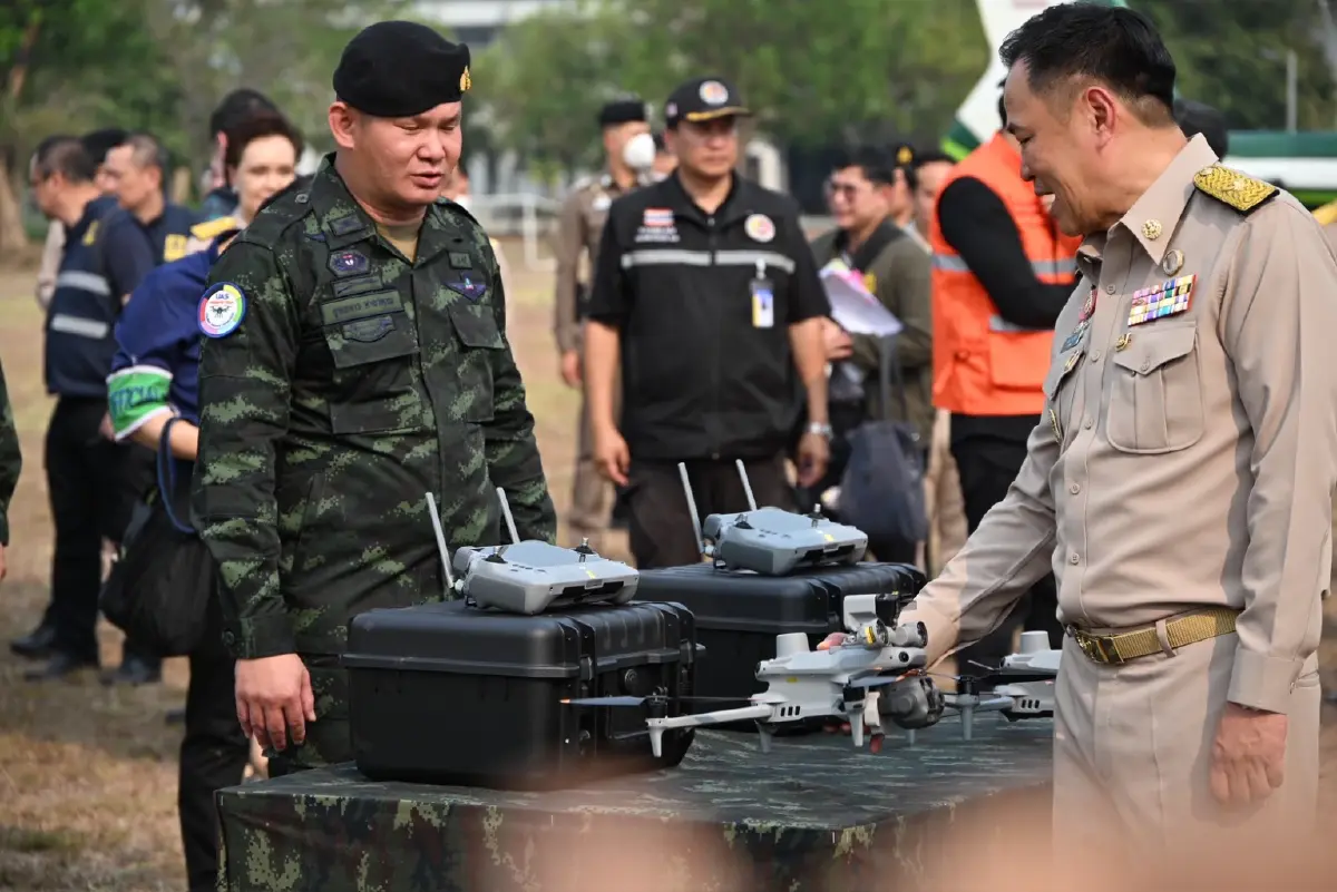 พร้อมลุย! "อนุทิน" ตรวจ "ฮ.ดับไฟป่า-รถวัดฝุ่น PM2.5 เคลื่อนที่"  คืนอากาศดีให้คนภาคเหนือ!