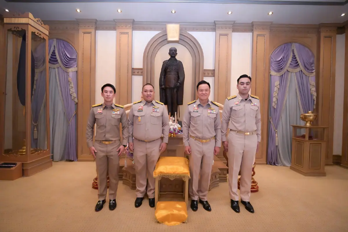 "อนุทิน" แบ่งงาน "3 รมช.ลูกเทพ" การันตีโปรไฟล์ สั่งงานวันนี้ต้องเสร็จวานซืน บอกไม่มีกระดาษวัด KPI ถ้าล้าก็ไปพัก