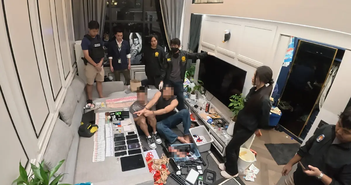 ผวาทั้งคอนโด! 2 อินฟลูดังจีน คลั่งยาหลอน แก้ผ้าป่วนทั้งคอนโด