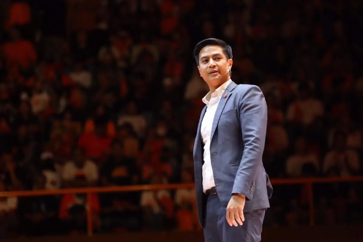 "ปชน." จ่อรวมชื่อ 140 สส. ฝ่ายค้าน ร้องศาลฎีกาสอบ ป.ป.ช. หลังมติอุ้ม "ศักดิ์สยาม" คดีซุกหุ้น ขัดแย้งศาล รธน.