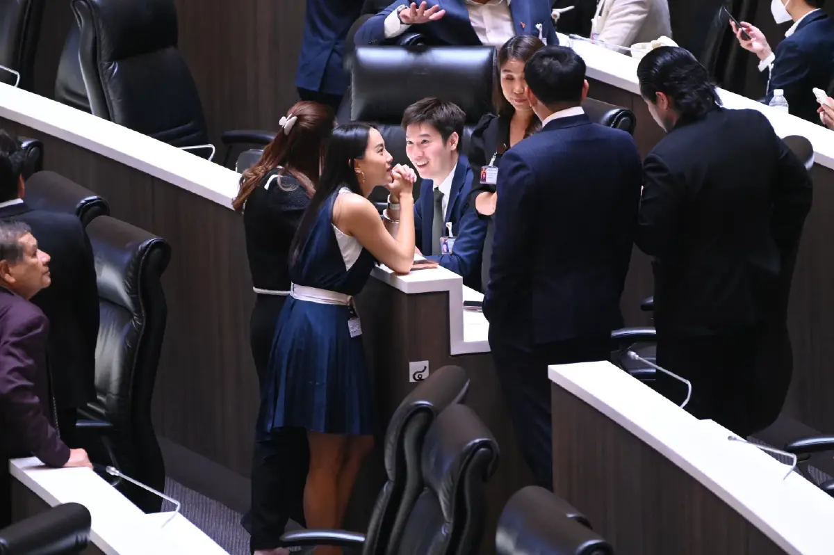 น.ส.รักชนก ศรีนอก สส.บัญชีรายชื่อ พรรคประชาชน