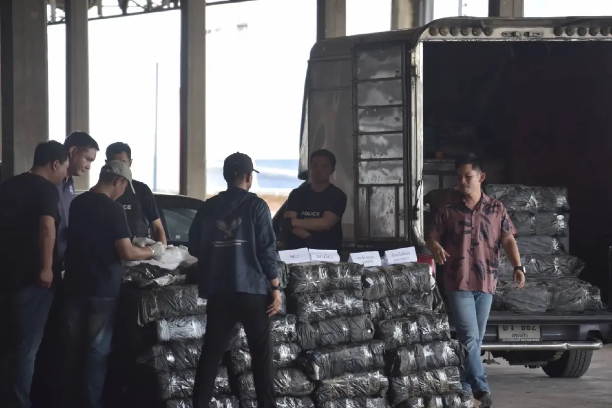ตำรวจ ปส. ทลายเครือข่าย "ยานรก" ไอซ์ 2,000 กก. เตรียมซุกขนลง "เรือเฟอร์รี่" มุ่งหน้า "เกาะสมุย"