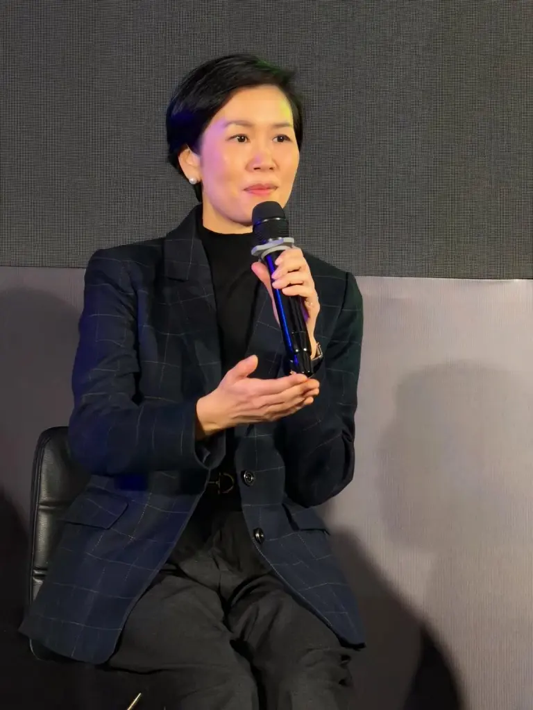 รัชดา ธนาดิเรก โฆษกประจำสำนักนายกรัฐมนตรี 