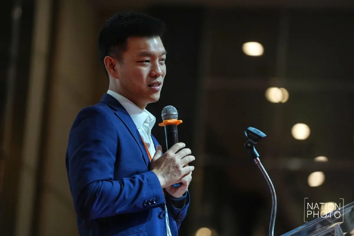 ณัฐพงษ์ เรืองปัญญาวุฒิ หัวหน้าพรรคประชาชน