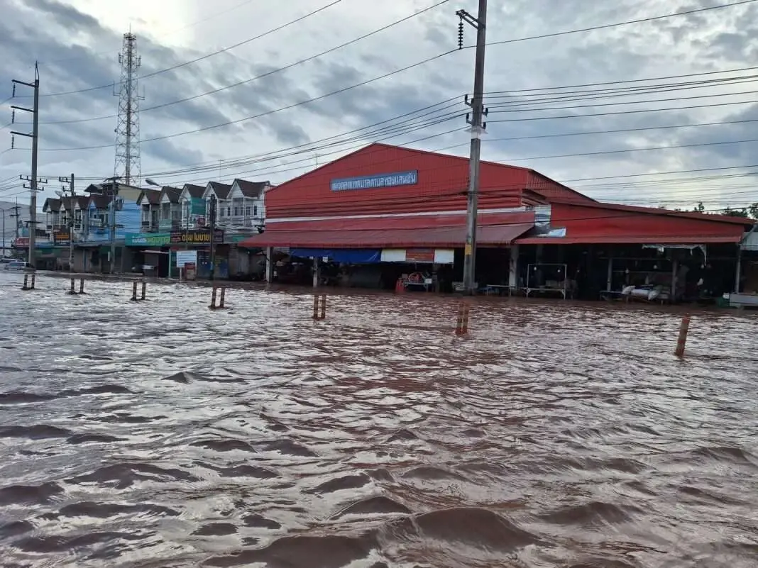 "รสรินทร์" จี้รัฐงัดงบกลางซ่อมอุตรดิตถ์ ชาวบ้านไร้บ้าน 6 เดือน จาก "บัวลอย" ถล่ม