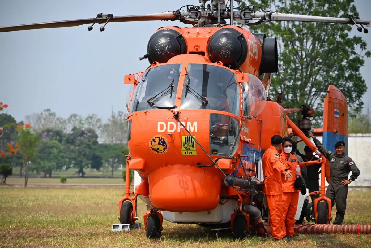 พร้อมลุย! "อนุทิน" ตรวจ "ฮ.ดับไฟป่า-รถวัดฝุ่น PM2.5 เคลื่อนที่"  คืนอากาศดีให้คนภาคเหนือ!