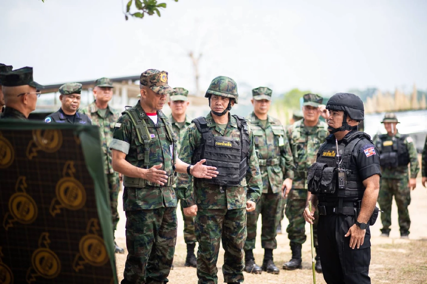 ผบ.กปช.จต. เจอกับ “ผู้การธรรมนูญ” แล้ว ขณะ ลงพื้นที่ชายแดนตราด