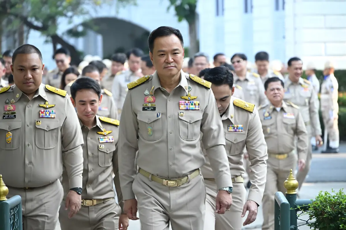 "อนุทิน" แบ่งงาน "3 รมช.ลูกเทพ" การันตีโปรไฟล์ สั่งงานวันนี้ต้องเสร็จวานซืน บอกไม่มีกระดาษวัด KPI ถ้าล้าก็ไปพัก