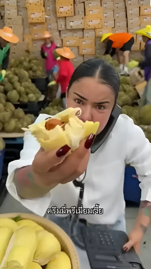 จับโป๊ะ! "ไอติม พริษฐ์" บี้ "ศุภจี" ปม "ทุเรียน" ลูกละ 100 บาท ตอบให้ชัดเกรดเอหรือเกรดรอง? ชี้ใช้ "พิมรี่พาย" ช่วยขายไม่ผิด