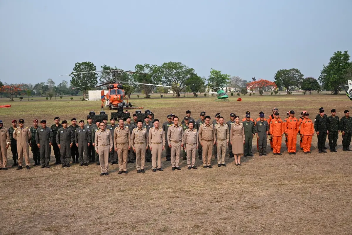 พร้อมลุย! "อนุทิน" ตรวจ "ฮ.ดับไฟป่า-รถวัดฝุ่น PM2.5 เคลื่อนที่"  คืนอากาศดีให้คนภาคเหนือ!