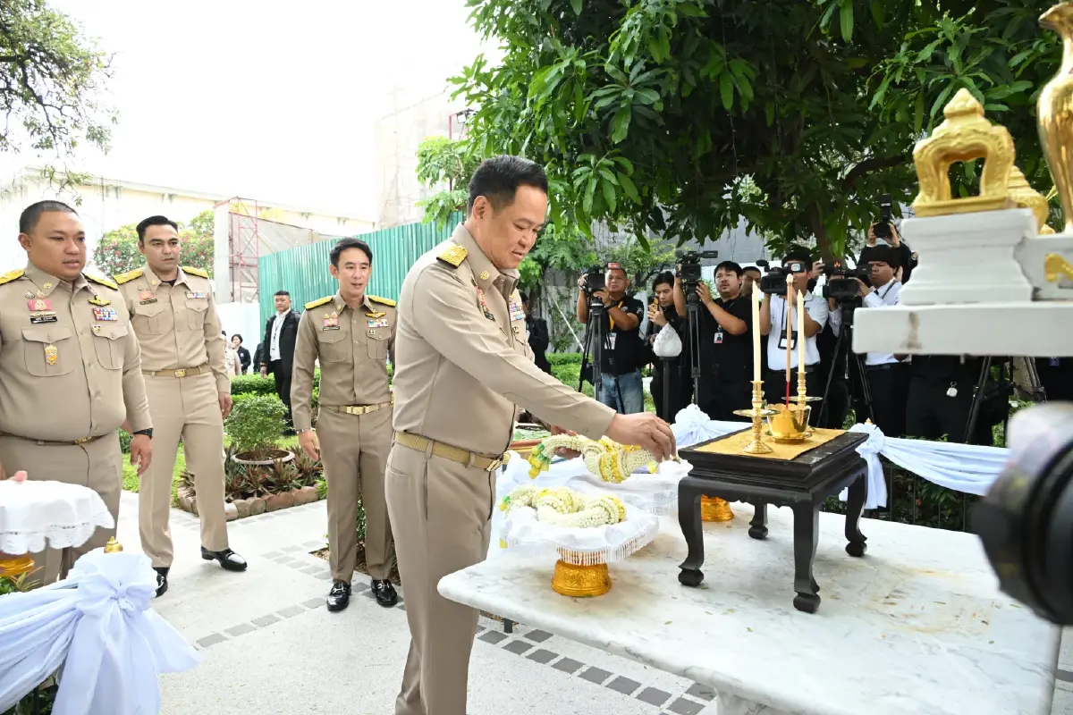 "อนุทิน" แบ่งงาน "3 รมช.ลูกเทพ" การันตีโปรไฟล์ สั่งงานวันนี้ต้องเสร็จวานซืน บอกไม่มีกระดาษวัด KPI ถ้าล้าก็ไปพัก