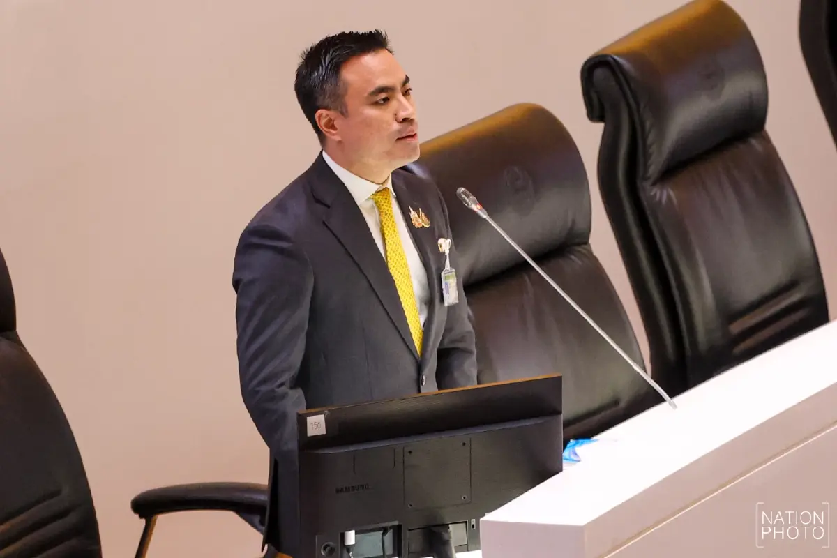 นายเอกนัฏ พร้อมพันธุ์ รัฐมนตรีว่าการกระทรวงพลังงาน