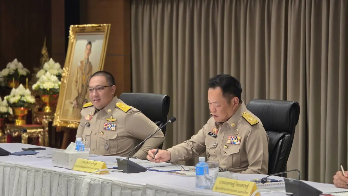 “อนุทิน” โชว์เข้ม! เชิญผู้ไม่เกี่ยวข้องออกนอกห้อง ลั่น “อย่าพูดแทรก” ระหว่างมอบนโยบายมหาดไทย