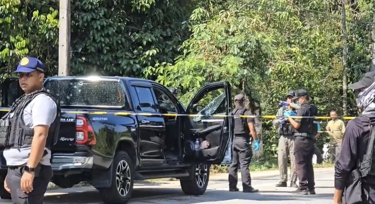 คืบหน้ายิงถล่ม "ปลัดจะแนะ" พบปลอกกระสุนเกลื่อน 68 ปลอก! แฉคนร้ายล้อมรถปล้นปืน M16 หลบหนี