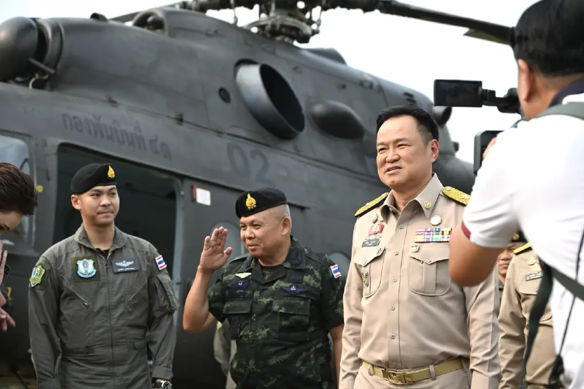 พร้อมลุย! "อนุทิน" ตรวจ "ฮ.ดับไฟป่า-รถวัดฝุ่น PM2.5 เคลื่อนที่"  คืนอากาศดีให้คนภาคเหนือ!