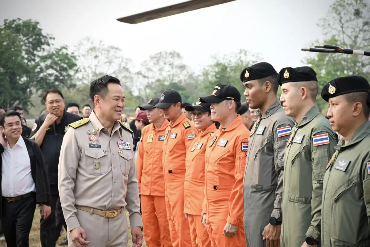 พร้อมลุย! "อนุทิน" ตรวจ "ฮ.ดับไฟป่า-รถวัดฝุ่น PM2.5 เคลื่อนที่"  คืนอากาศดีให้คนภาคเหนือ!