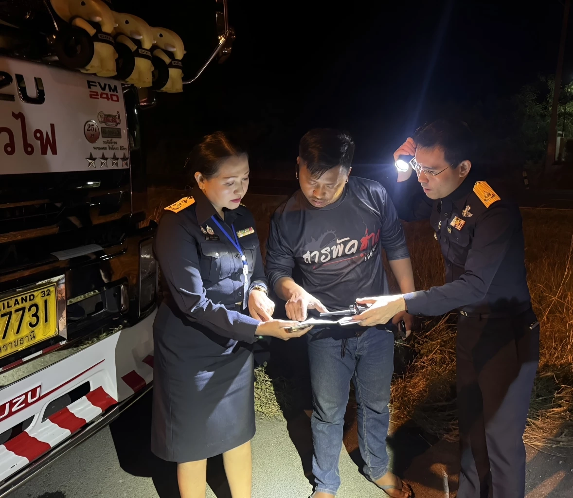 "ศุลกากรช่องจอม" ลุยกดดันน้ำมันต่อเนื่อง จับมือ "สรรพสามิตสุรินทร์" คุมเข้ม "อีสานใต้" ต้องไม่มี "กักตุน-ลักลอบส่งออก"