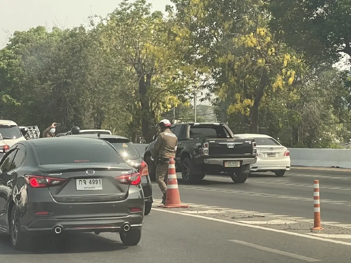 น้ำมันลด...รถเต็มถนน! รถแน่น "สายเอเชีย-บางปะหัน" คนแห่เดินทางรับเช้า "วันหยุดสงกรานต์"