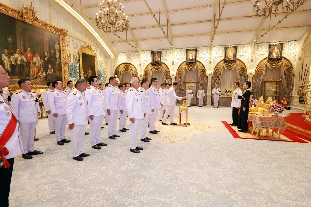 พระบาทสมเด็จพระเจ้าอยู่หัว พระราชทานพระราชดำรัส ในโอกาส ครม.เข้าเฝ้าฯถวายสัตย์ปฏิญาณ