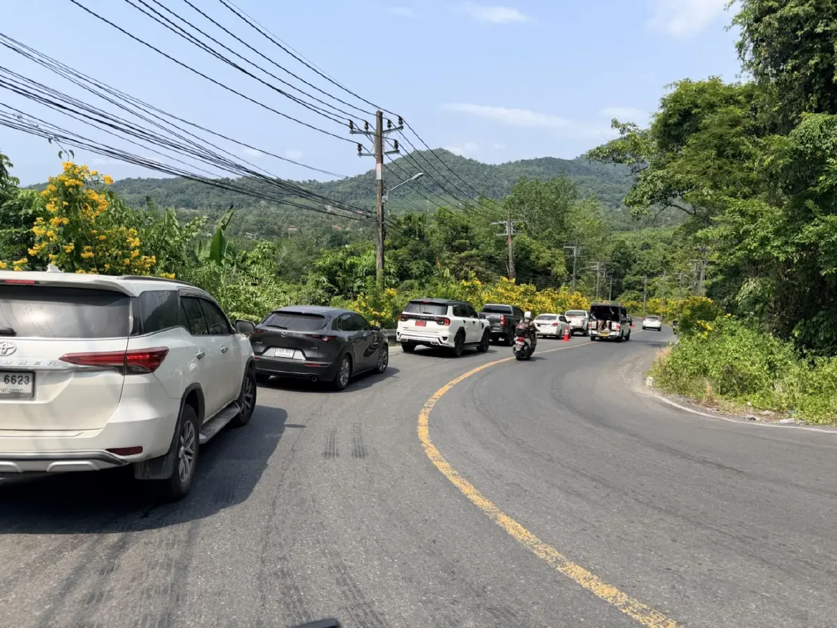 เกาะช้างแตก! นทท. แห่กลับทำรถติดยาว 3.5 กม. เผยยอด 4 วันทะลุ 5 หมื่นคน