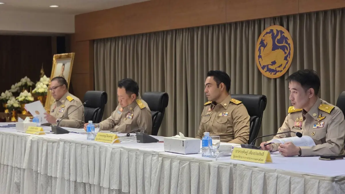 “อนุทิน” โชว์เข้ม! เชิญผู้ไม่เกี่ยวข้องออกนอกห้อง ลั่น “อย่าพูดแทรก” ระหว่างมอบนโยบายมหาดไทย