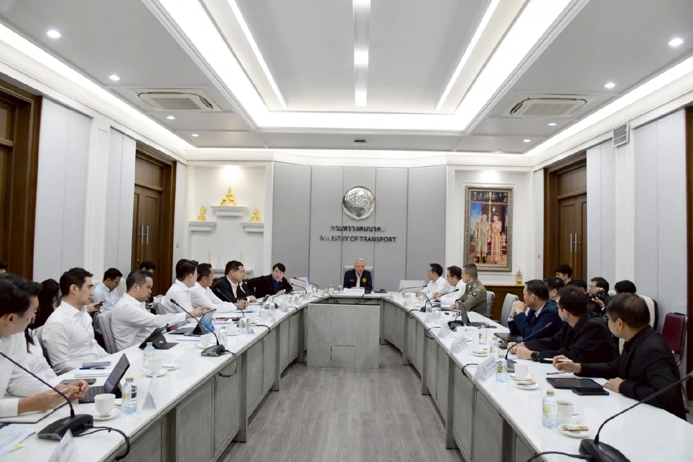 สงกรานต์นี้ไม่มีสะดุด! "พิพัฒน์" มอบภารกิจแรก 3 รมช.คมนาคมใหม่ คุมเข้ม "น้ำมันห้ามขาด" ช่วง "สงกรานต์" (มีคลิป)