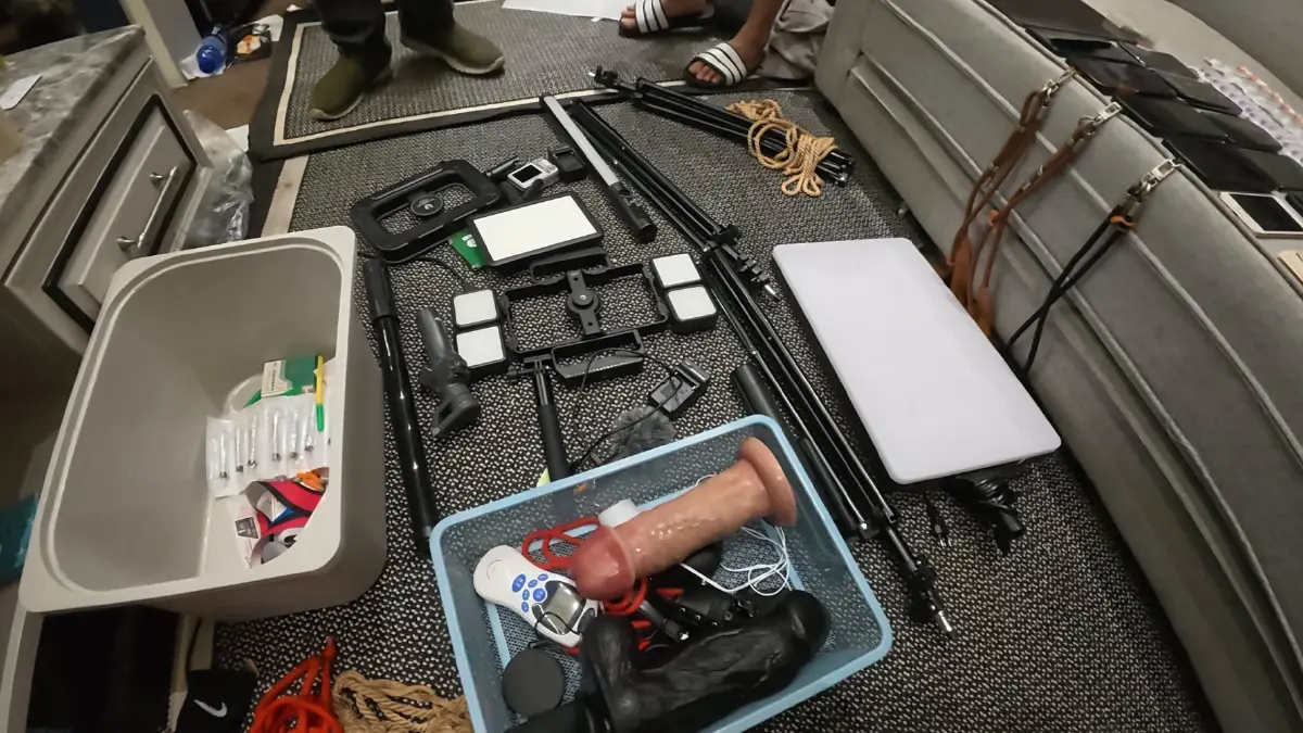 ผวาทั้งคอนโด! 2 อินฟลูดังจีน คลั่งยาหลอน แก้ผ้าป่วนทั้งคอนโด