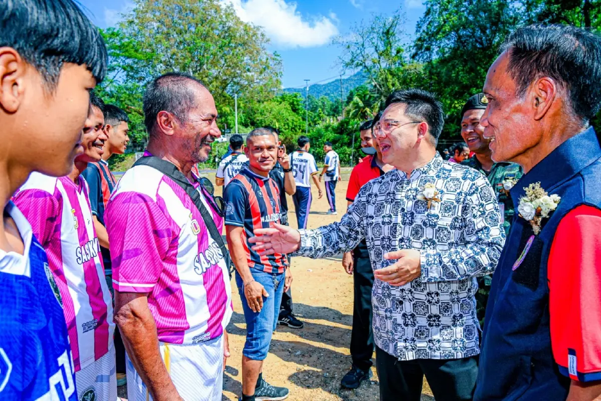 เลขาธิการ ศอ.บต. ปลุกชาวถ้ำทะลุใช้กีฬา-ศรัทธา ปราบยาเสพติด