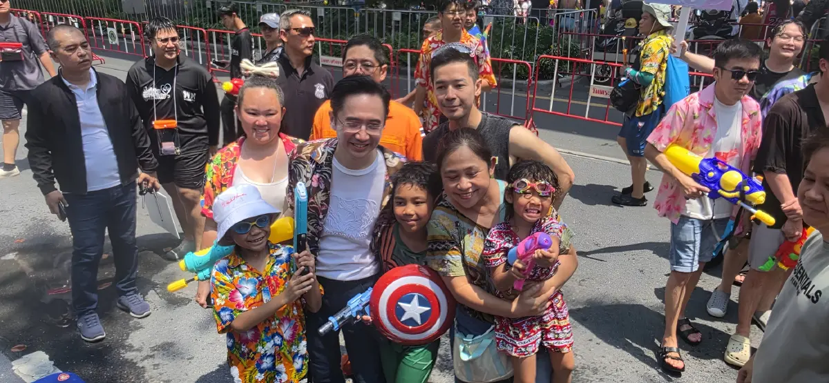 "อ.เชน" ร่วมเล่นน้ำสงกรานต์ "สีลม" มั่นใจเอกลักษณ์ไทยหนึ่งเดียวในโลก