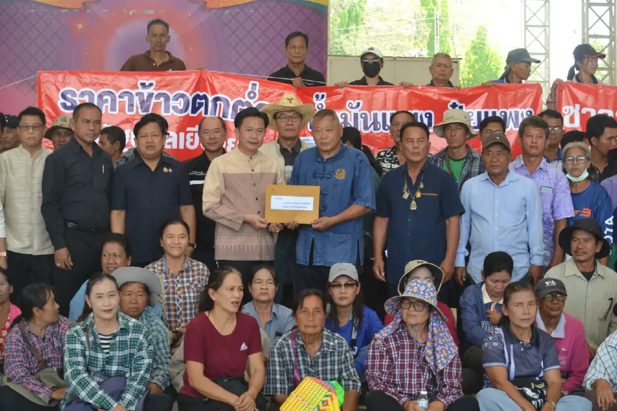 ไม่ไหวแล้ว! "ชาวนาพิษณุโลก" บุกจี้รัฐคุม "น้ำมัน-ปุ๋ยแพง" แต่ "ข้าวถูก" ก่อนสิ้นเนื้อประดาตัว