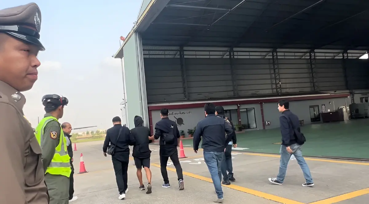 เปิดคลิป! คุมตัว "เรือเอกวิโรจน์" มือยิง สส.กมลศักดิ์ บินด่วนลงนราธิวาส! ปิดปากเงียบปม "ผู้บงการ"