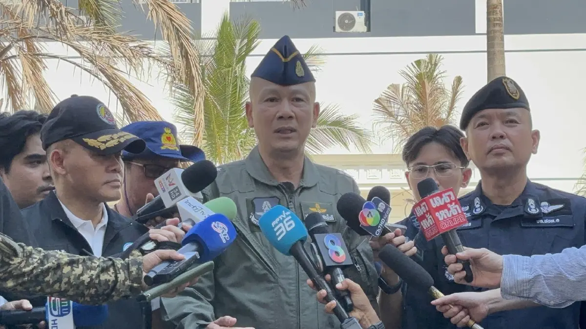 พล.อ.อ.ประภาส สอนใจดี ผู้อำนวยการศูนย์แถลงข่าวร่วมสถานการณ์ไทย – กัมพูชา (JIC)