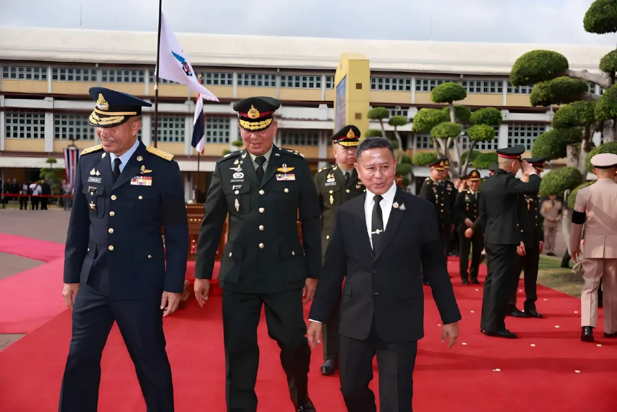 “บิ๊กดุลย์" โพสต์ย้ำสัมพันธ์ ผบ.ทบ.-ผบ.ทอ. แน่นปึก ไม่ใช่แค่เพื่อนร่วมรุ่น ตท.26