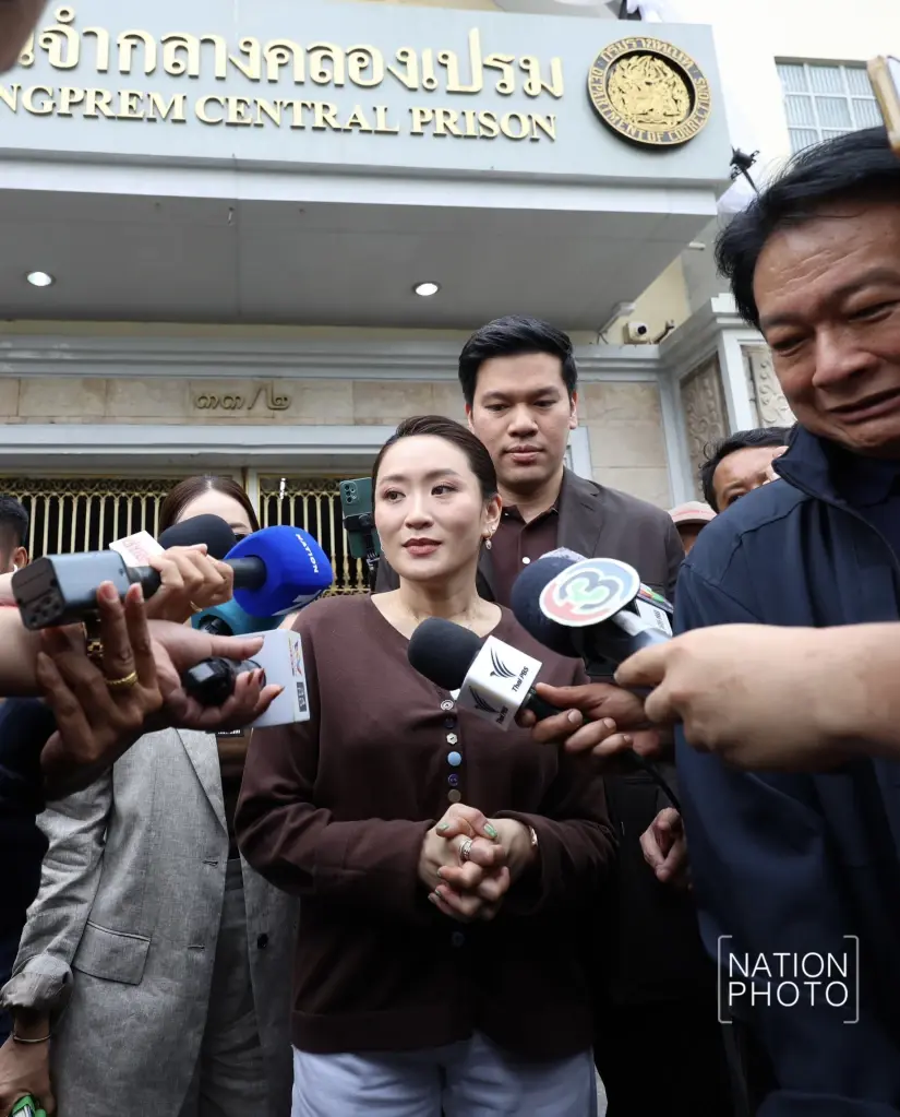 นับถอยหลัง 11 วัน "ทักษิณ" พักโทษกลับบ้าน "อุ๊งอิ๊ง-เอม" เยี่ยมส่งท้ายก่อนปล่อยตัว เผยเจ้าตัว "งง" ต้องติดกำไล EM