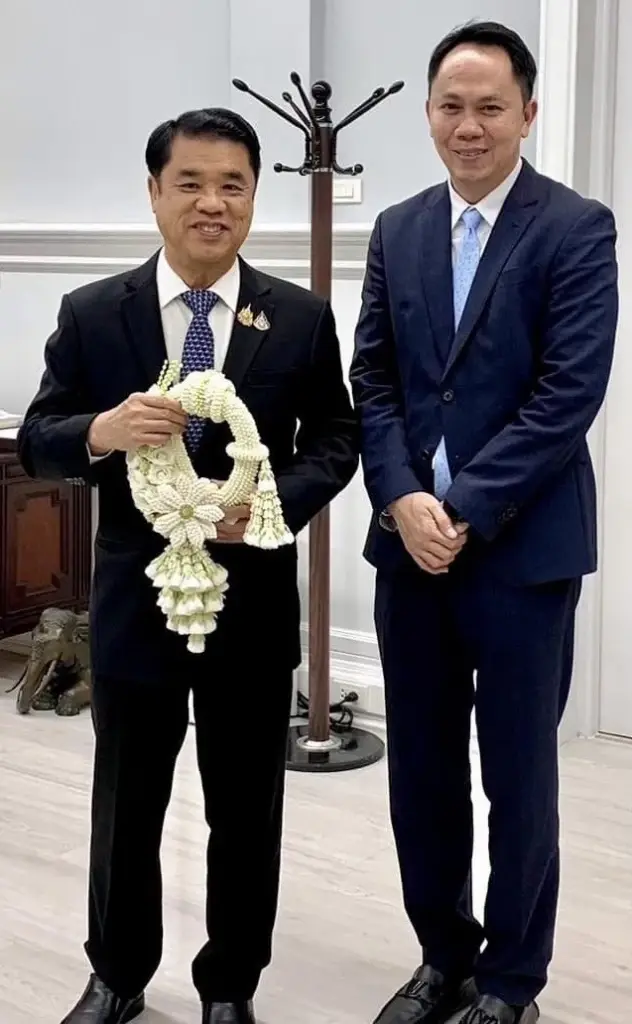 ต้น สรวุฒิ ทายาทเศรษฐีเมืองชล มือกระบี่คู่ใจสุริยะ จึงรุ่งเรืองกิจ