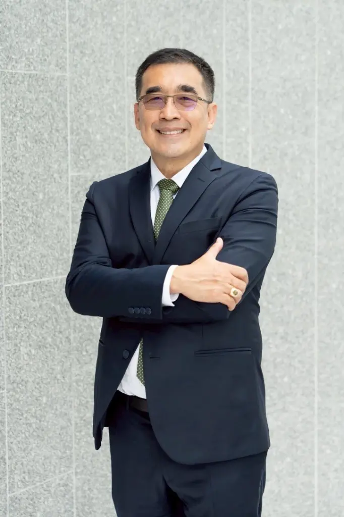 รศ.ดร.วรภัทร วชิรยากรณ์ อาจารย์ประจำสาขาเทคโนโลยีการเกษตรกร คณะวิทยาศาสตร์และเทคโนโลยี มหาวิทยาลัยธรรมศาสตร์ (มธ.) 